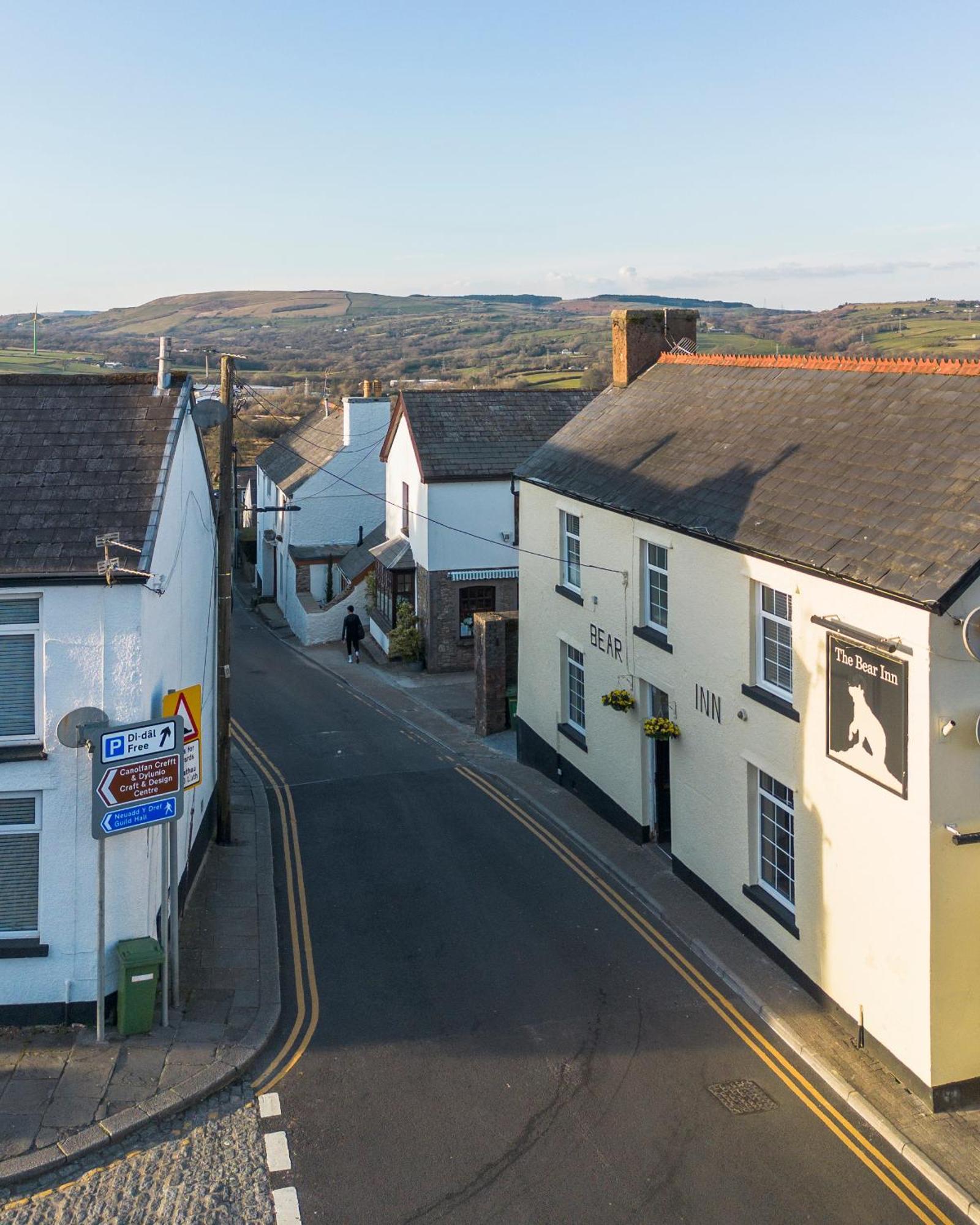 The Bear Inn Llantrisant  Buitenkant foto