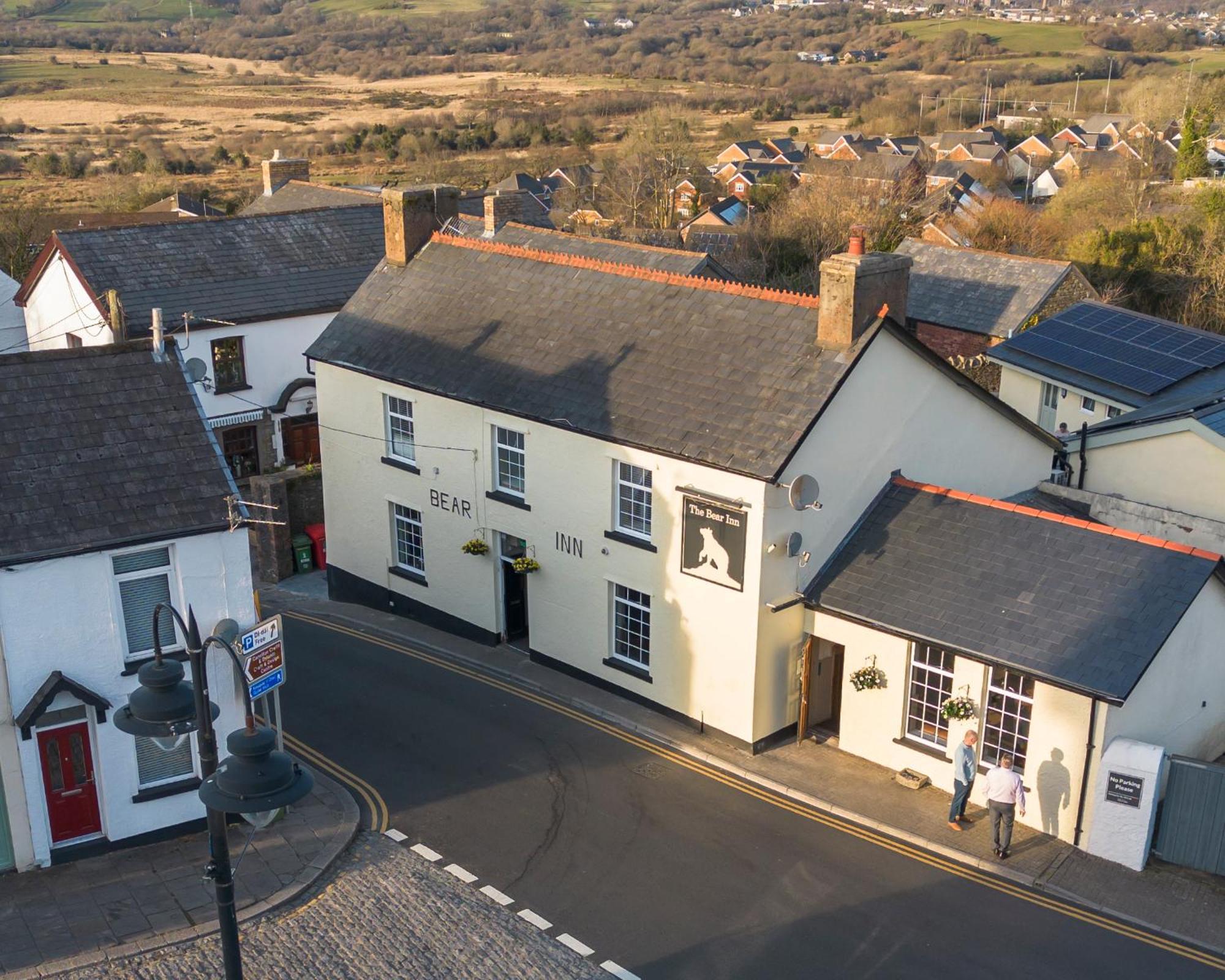 The Bear Inn Llantrisant  Buitenkant foto
